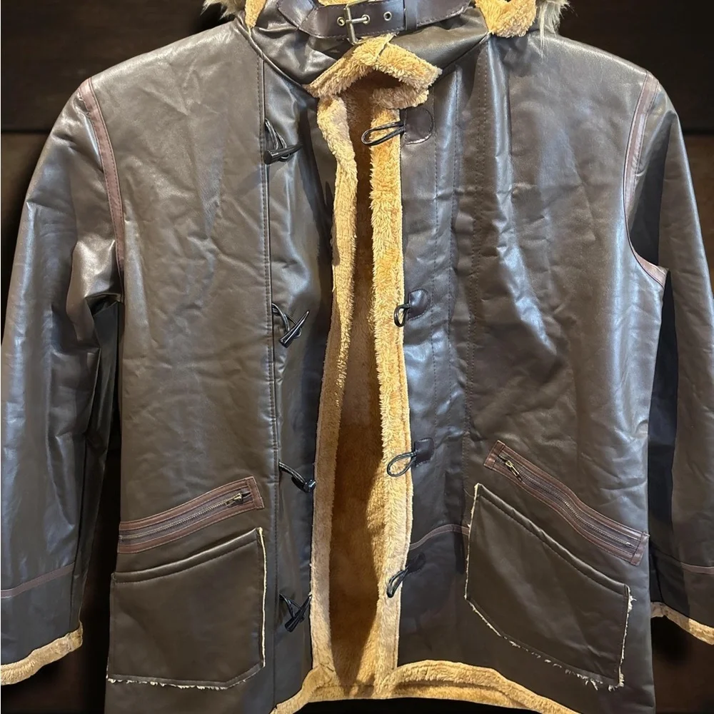 MEN HOODCOAT LEATHERLIKE FINISH PLUSH LINING TOGGLES BUCKLES 48 CHEST STREETWEAR - Picture 3 of 14